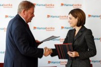 "Hansabanka” Latvijas hokeja izlasei piešķir 250 000 latu
