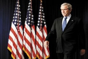 Bušs Vašingtonā atklāj memoriālu komunisma upuru piemiņai