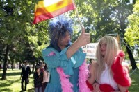 Seksuālās minoritātes un to pretinieki pulcējas Rīgā