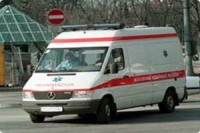 Rīgā neatliekamās palīdzības un vieglās automašīnas sadursmē cieš četri cilvēki
