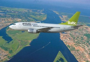 "airBaltic" lidojumus no Liepājas plāno turpināt arī ziemā