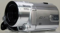 JVC gatavo jaunu videokameru – hibrīdu