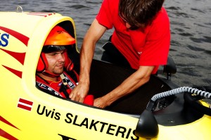 Uvis Slakteris uzvar F2000 ātrumlaivu Pasaules Kausa Latvijas posma match race sacīkstēs