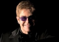 Eltona Džona koncertu papildinās grandiozs ekrāns