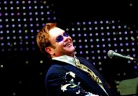 Iespējams, koncertā Rīgā Eltons Džons sniegs autogrāfus
