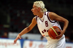 Latvijas basketbolistes Eiropas čempionāta pusfinālā tiksies ar Krieviju