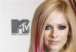 MTV Eiropas mūzikas balvu pasniegšanas ceremonijā triumfē Avrila Lavinja