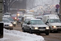 Latvijā katra trešā automašīna nav droša braukšanai ziemas periodā