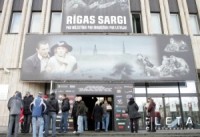 Arī uz nākamās nedēļas spēlfilmas "Rīgas sargi" seansiem aktīvi pērk biļetes