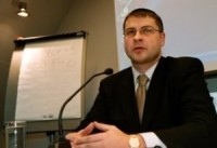 Dombrovskis aicina rīkot premjera kandidātu publiskās debates