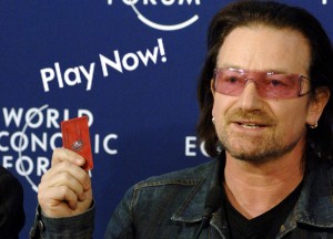 Bono kopā ar Demienu Hērstu organizē labdarības izsoli