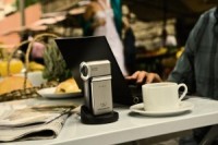 Pasaulē mazākā un vieglākā video kamera būs nopērkama arī Latvijā