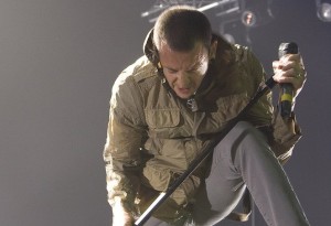 „Linkin Park” Rīgā koncertē 10 000 apmeklētāju priekšā