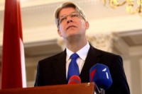 Eksperti: Zatleram par Satversmes grozījumiem būtu jāizvirza ultimāts Saeimai