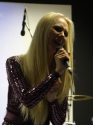 Dziedātāja Diana Moon no Latvijas iekļuvusi Lielbritānijas konkursa "Idol 2008" finālā