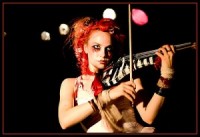 Klubs "Melnā Piektdiena" piedāvā ekstravaganto Emilie Autumn!