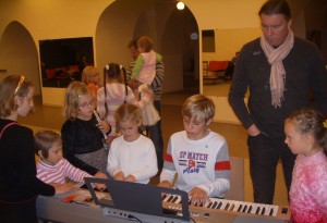 Latvijas Nacionālais simfoniskais orķestris ielūdz uz koncertu bērniem un vecākiem "Paspēlēsim pasakas"
