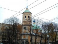 Divas baznīcas vienā ēkā