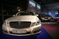 Atklāta Mercedes-Benz E-klases “tehniskajai evolūcijai” veltīta izstāde “Atpakaļ nākotnē”