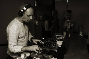 Foto no diskotēkas "Fono klubā" DJ Arta Volfa virsvadībā