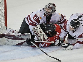 Latvijas hokeja izlase uzvar Šveices valstsvienību