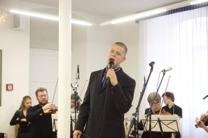 Dziedātājs AIVO muzicē kopā ar slaveno Camerata Klaipeda