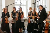 Foto no Senās mūzikas festivāla noslēguma Rundāles pilī