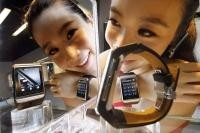 Samsung S9110 mobilais telefons/rokaspulkstenis sācis ceļu uz veikalu plauktiem