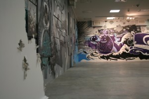 Šovakar izstāžu zālē „Rīgas mākslas telpa” atklās ielu mākslas izstādi "BENEATH"