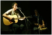 Kriss Magerls un Effi koncertē „Dirty Deal Cafe”
