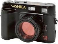 Maza, bet funkcionāla kompaktklases fotokamera - Yashica EZ F521