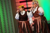 Latvijas ģimeņu dziedāšanas svētkus atstāj jestrās Legzdiņu māsas