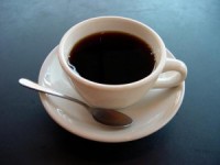 Kafijas dzeršana pēc alkohola lietošanas neatskurbina