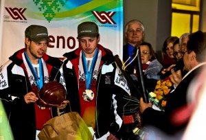 Foto: Andris un Juris Šici atgriežas no Vankūveras Olimpiskajām spēlēm