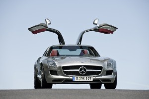 Par 2010. gada labākajiem automobiļiem atzīti Mercedes-Benz E-klase un SLS