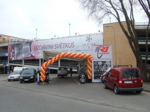 Jauna iespēja Latvijā - auto riepu maiņa tirdzniecības centrā