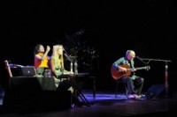 Aplausi klusumam - "Deva Premal & Miten" koncertē Rīgas kongresu namā