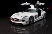 Jaunais Mercedes-Benz SLS AMG atzīts par vispievilcīgāko automobili Vācijā