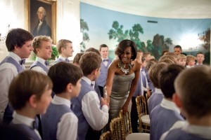 Rīgas Doma zēnu koris tiekas ar ASV prezidentu un pirmo lēdiju Mišelu Obamu Baltajā namā