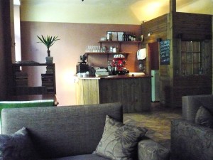 Rīgā atvērta jauna kafejnīca galerija jasaCAFE