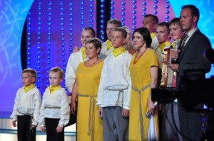 Šovu „Latvijas dziedošās ģimenes" turpina 10 ģimenes