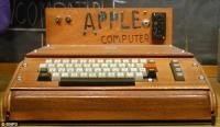 Izsolē piedāvā iegādāties pirmo Apple datoru