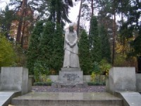 Viņi dega par Latviju – dzīvās vēstures stunda Meža kapos