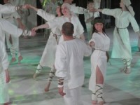Dejas izrāde "No zobena saule lēca" - veltījums Latvijai svētkos