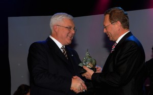 Jurim Bindem pasniegta Starptautiskās olimpiskās komitejas balva