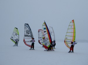 Par Eiropas kausa pirmā posma uzvarētājiem ziemas vindsērfingā kļūst Latvijas pārstāvji