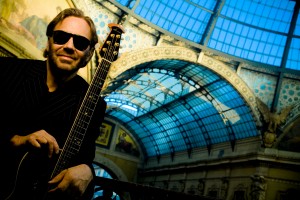 Rīgā koncertēs ģitārspēles virtuozs Al Di Meola