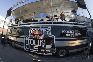 „Ghetto Games" finālos gaidāma „Red Bull" muzikālā „Tour Bus" debija Latvijā