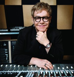 Eltons Džons rīt Lasvegasā sniegs trīstūkstošo koncertu savā karjerā