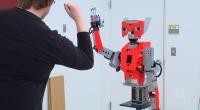 Kanādas zinātnieki vēlas uzbūvēt cilvēkam līdzīgu robotu